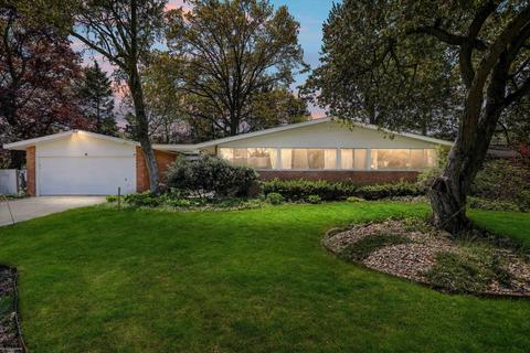 15 Moorland, Grosse Pointe Shores, MI 48236