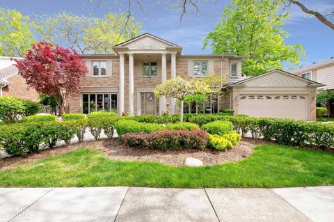 596 N Brys Dr, Grosse Pointe Woods, MI 48236