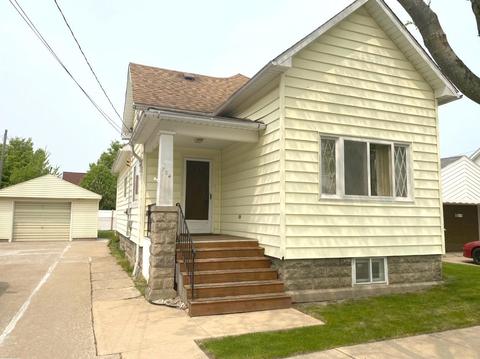 704 S Sherman St, Bay City, MI 48708