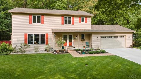 5201 Huntington Dr, Midland, MI 48640