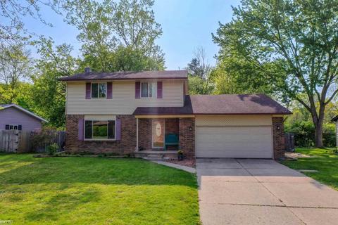 619 Fairfield Dr, Flushing, MI 48433
