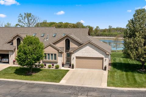 33002 Whispering Ln, Chesterfield, MI 48047