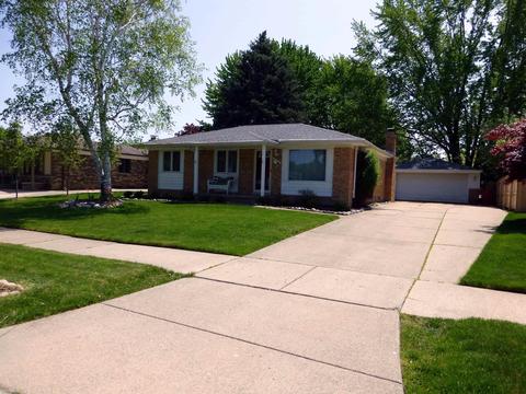 17426 Loranger St, Clinton Township, MI 48038