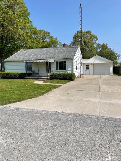 1520 Eaton Dr, Monroe, MI 48162
