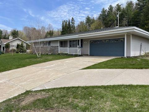 1423 Washington #1423, Munising, MI 49862