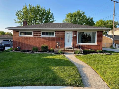 21225 Lark Ct, Saint Clair Shores, MI 48081