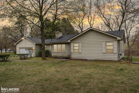450 N Baldwin Rd, Oxford, MI 48371