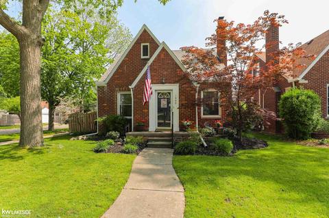 1846 Stanhope St, Grosse Pointe Woods, MI 48236