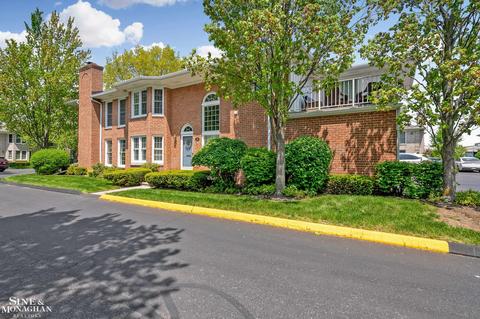 141 Windwood Pointe, Saint Clair Shores, MI 48080