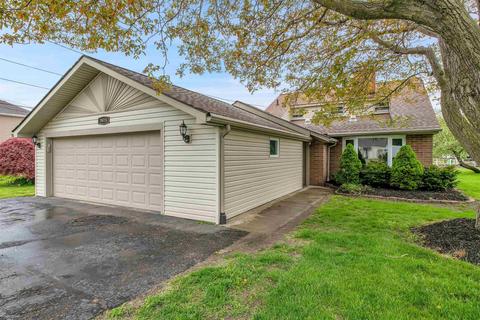 39015 Lakeshore Dr, Harrison Township, MI 48045