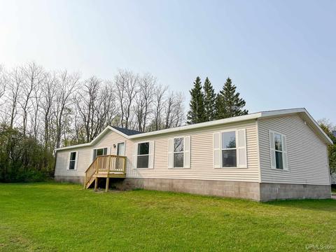 56922 Hecla St, Calumet, MI 49913
