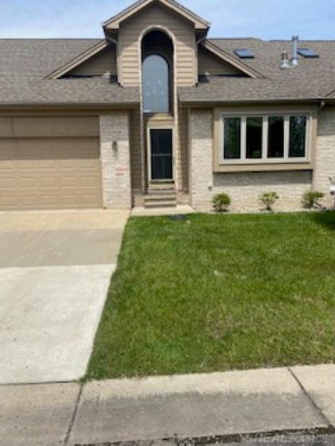 33006 Whispering Ln, New Baltimore, MI 48047