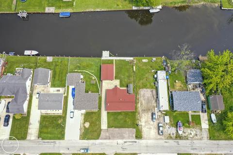 7327 Edlane Rd, Algonac, MI 48001 photo 2