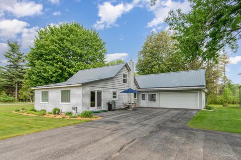 486 W Chippewa River Rd, Midland, MI 48640
