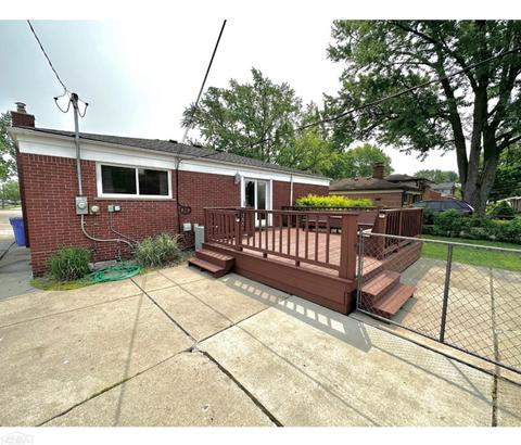 28253 Gilbert, Warren, MI 48093 photo 3