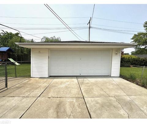 28253 Gilbert, Warren, MI 48093 photo 6