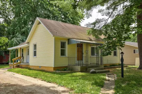 237 Cherry St, Vassar, MI 48768