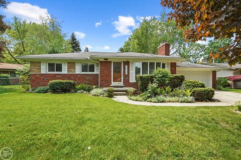 18756 Thomasine, Clinton Township, MI 48036