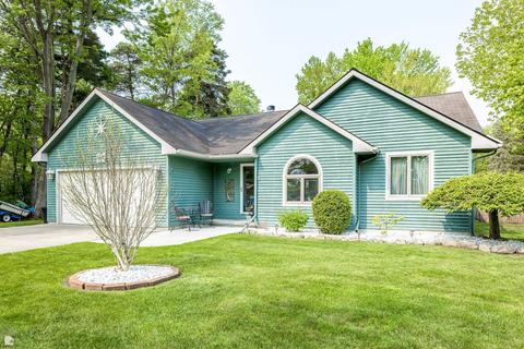 3867 Estates Dr, Fort Gratiot, MI 48059