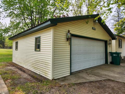 3900 N Grant, Harrison, MI 48625 photo 32