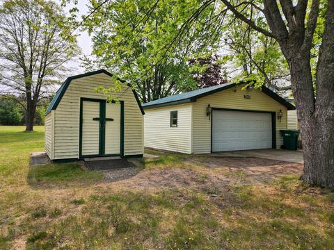 3900 N Grant, Harrison, MI 48625 photo 31