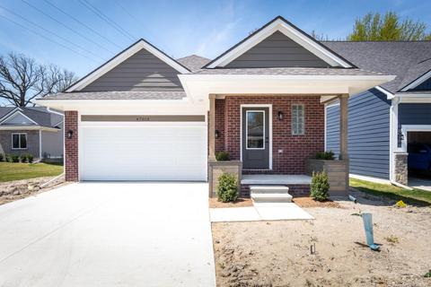 47013 Brookview Dr, Chesterfield Twp, MI 48047