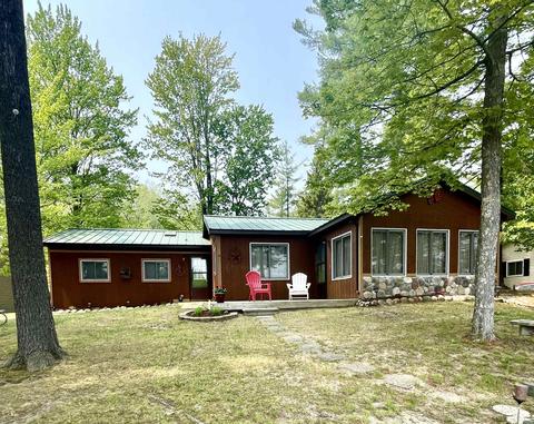3416 E Pinecrest Dr, Gladwin, MI 48624