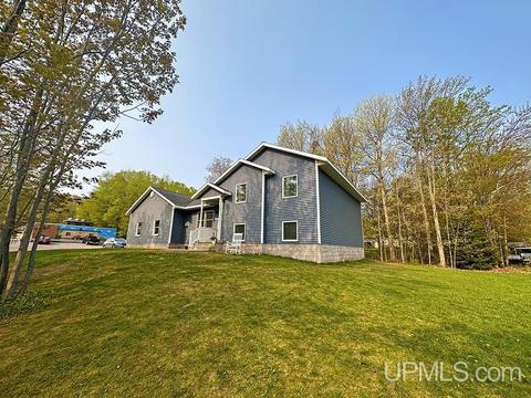 1025 Ontario, Marquette, MI 49855