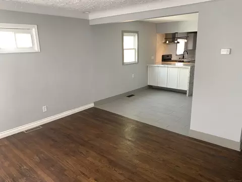 8071 Timken, Warren, MI 48089 photo 13