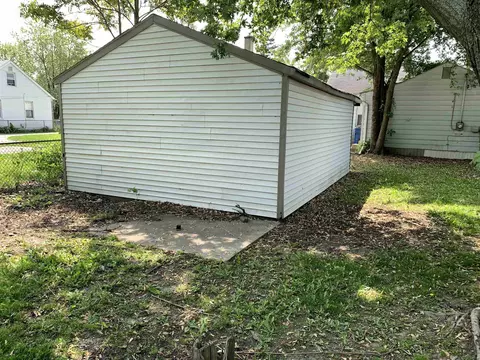 8071 Timken, Warren, MI 48089 photo 10