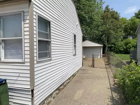8071 Timken, Warren, MI 48089 photo 3
