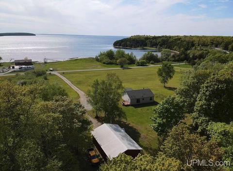 15614 17th Rd, Garden, MI 49835