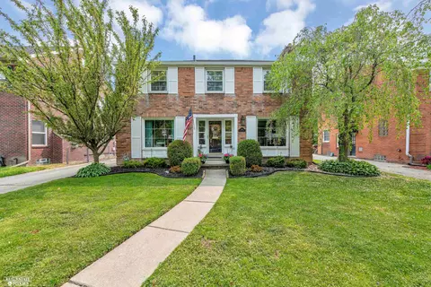 1669 Prestwick, Grosse Pointe Woods, MI 48236