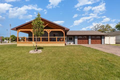 311 Henry St, Sebewaing, MI 48759