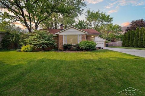 809 E Meadowbrook Dr, Midland, MI 48642