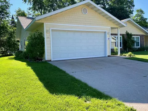119 Forest Rdg, Marquette, MI 49855