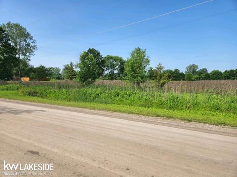 61279 Ray Ctr, Ray Twp, MI 48096 photo 2
