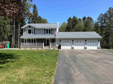 14 Heather Ln, Marquette, MI 49855