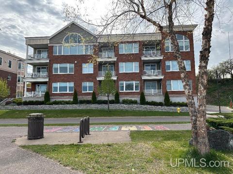 500 S Lakeshore Blvd #12, Marquette, MI 49855