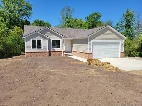 8072 Gratiot, Columbus, MI 48063