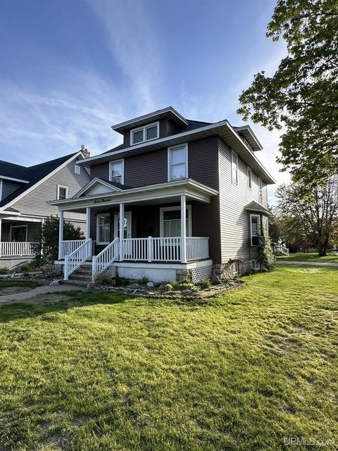 700 S 10th St, Escanaba, MI 49829
