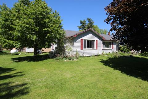 2952 Five Lakes Rd, Metamora, MI 48455