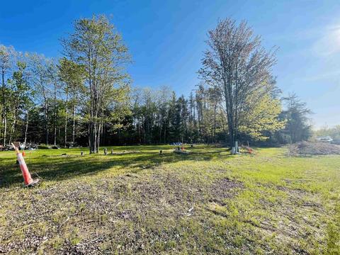 10 12 Wintergreen, Gladstone, MI 49837