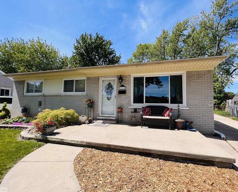 32519 Van Dover St, Saint Clair Shores, MI 48082