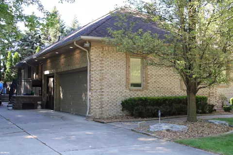 19698 Gloria, Macomb, MI 48044 photo 4