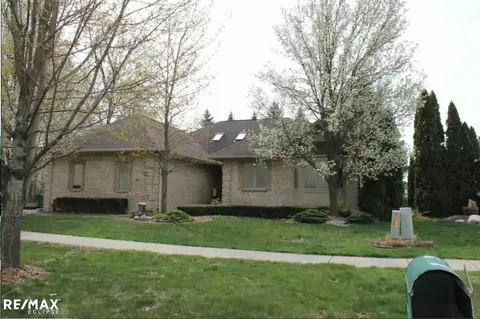 19698 Gloria, Macomb, MI 48044
