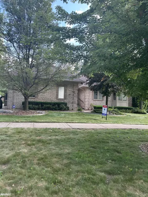 19698 Gloria, Macomb, MI 48044 photo 2