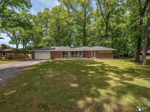 3478 Woodmont Dr, Lambertville, MI 48144