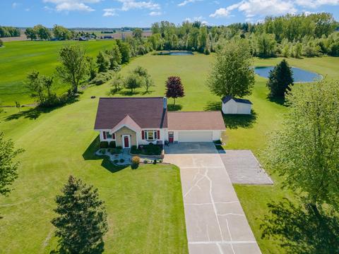 4071 S 11 Mile Rd, Auburn, MI 48611