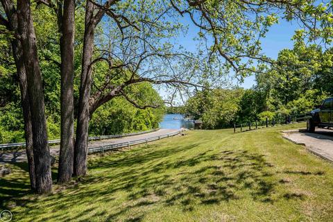 448 Mack, Leonard, MI 48367 photo 72